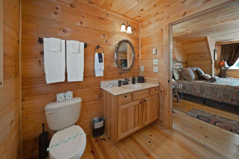 Ensuite Full Bathroom