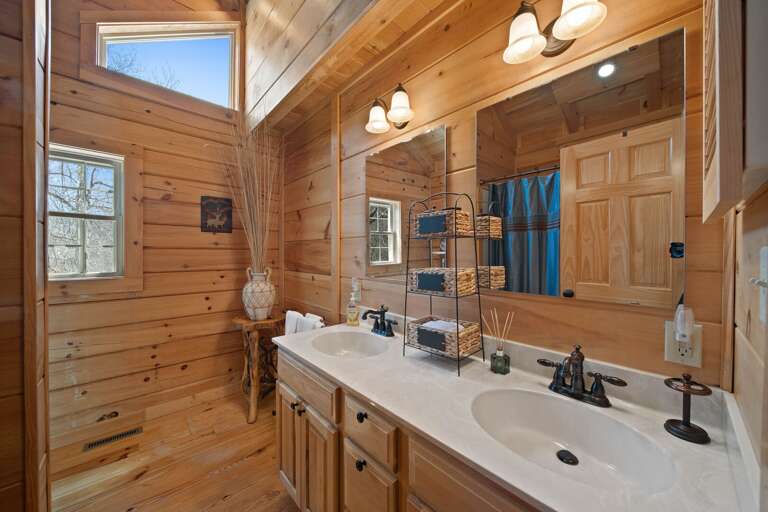 Full Hallway Bathroom