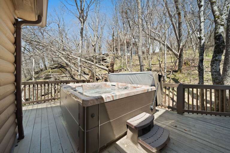 Private Hot Tub on the Back Deck