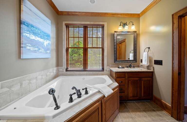 Ensuite Master Bathroom with Jetted Tub Ensuite Master Bathroom with Jetted Tub