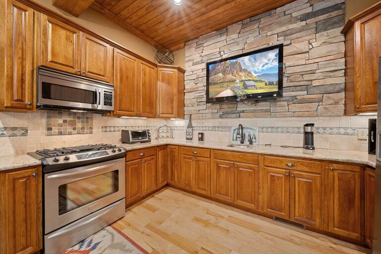 Full Second Kitchen with TV Full Second Kitchen with TV