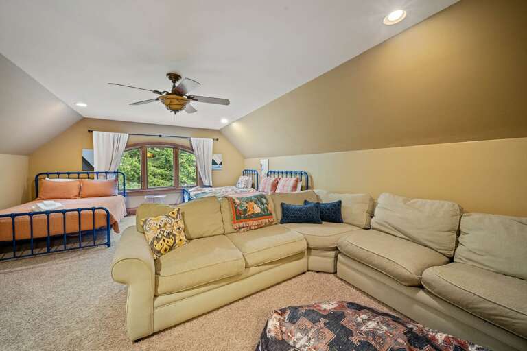 Two Queens, One Double and One Twin Bed, Room Sleeps Seven Two Queens, One Double and One Twin Bed, Room Sleeps Seven