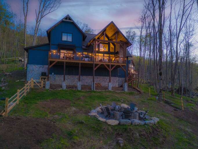 Back of Pyrfect Hideout with Yard and Fire Pit