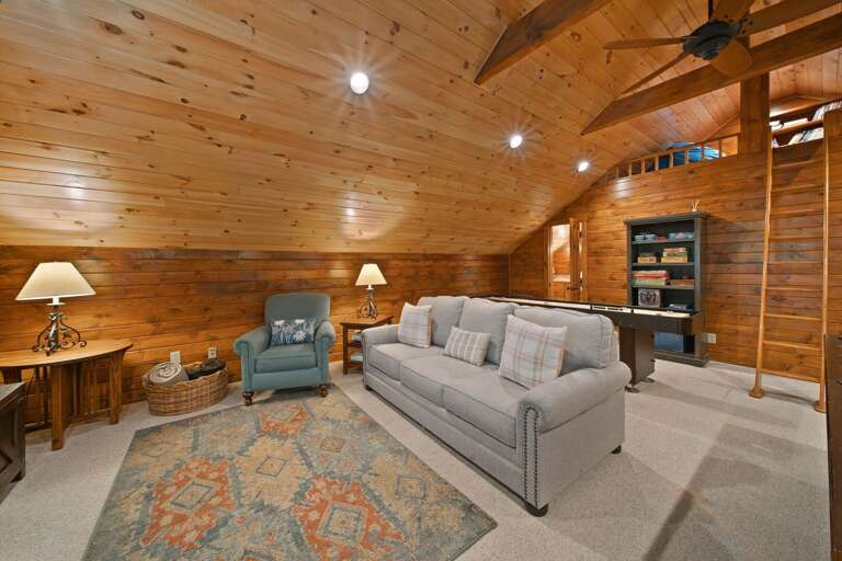 The Queen Daybed plus a Queen Pull Out Sofa - Game Room can Sleep Four Guests