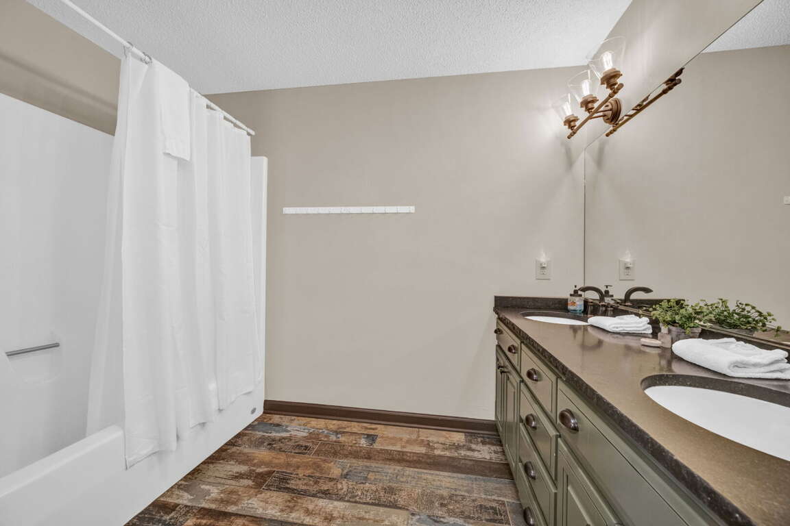 Jack-and-Jill Bathroom with Access from the Queen Room and Bunk Room Jack-and-Jill Bathroom with Access from the Queen Room and Bunk Room