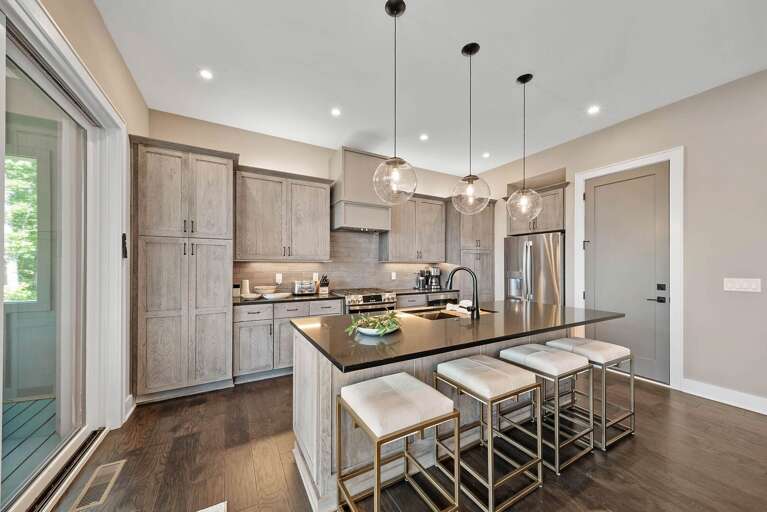 Additional Seating at the Kitchen Island