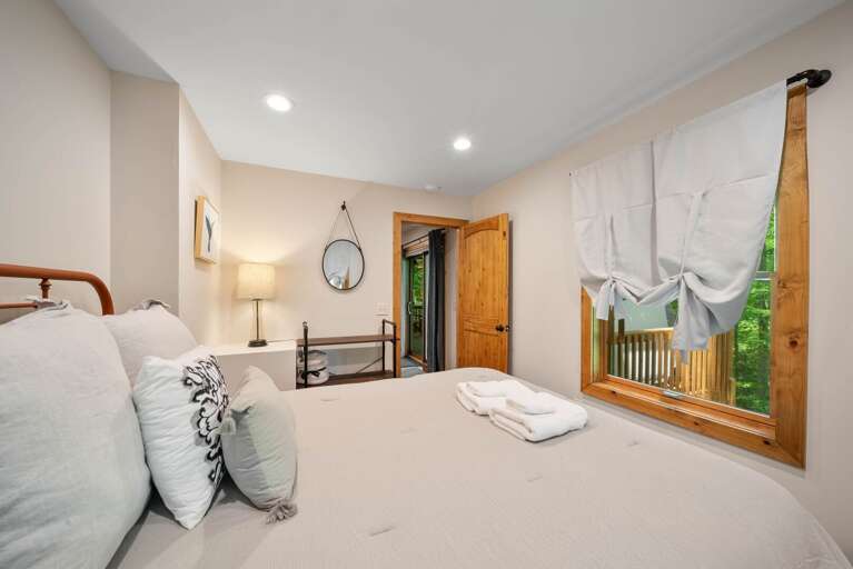 Comfortable Queen Room