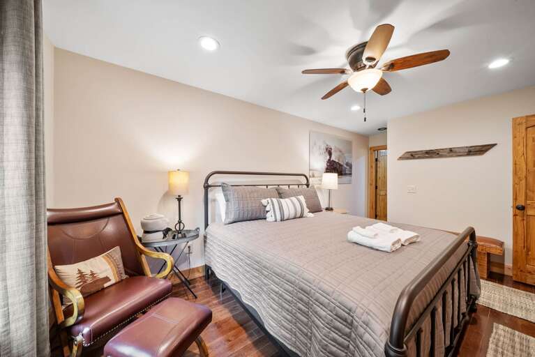 King Room with Leather Accent Chair