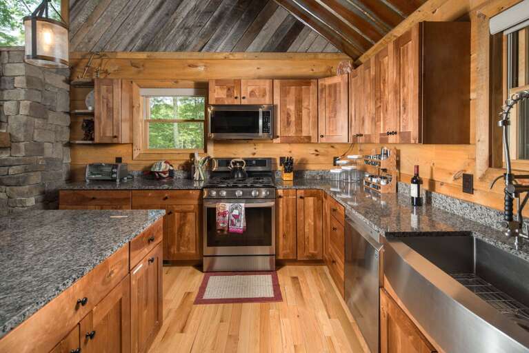 Stainless Appiances and Granite Counter Tops