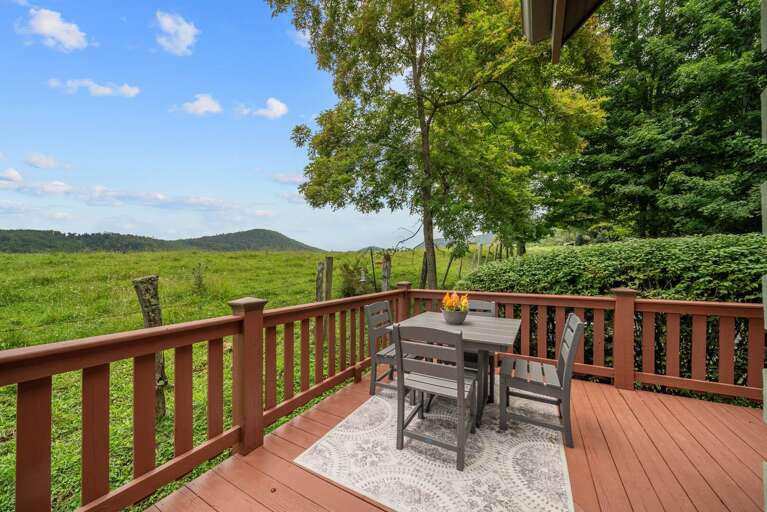 Outdoor Dining with Mountain View