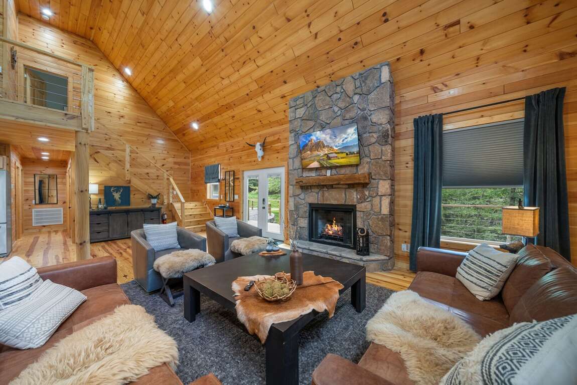 Cozy Living with Rustic Charm Cozy Living with Rustic Charm