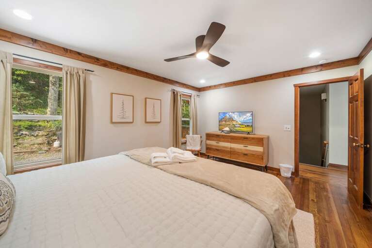 Comfortable Queen Room with TV