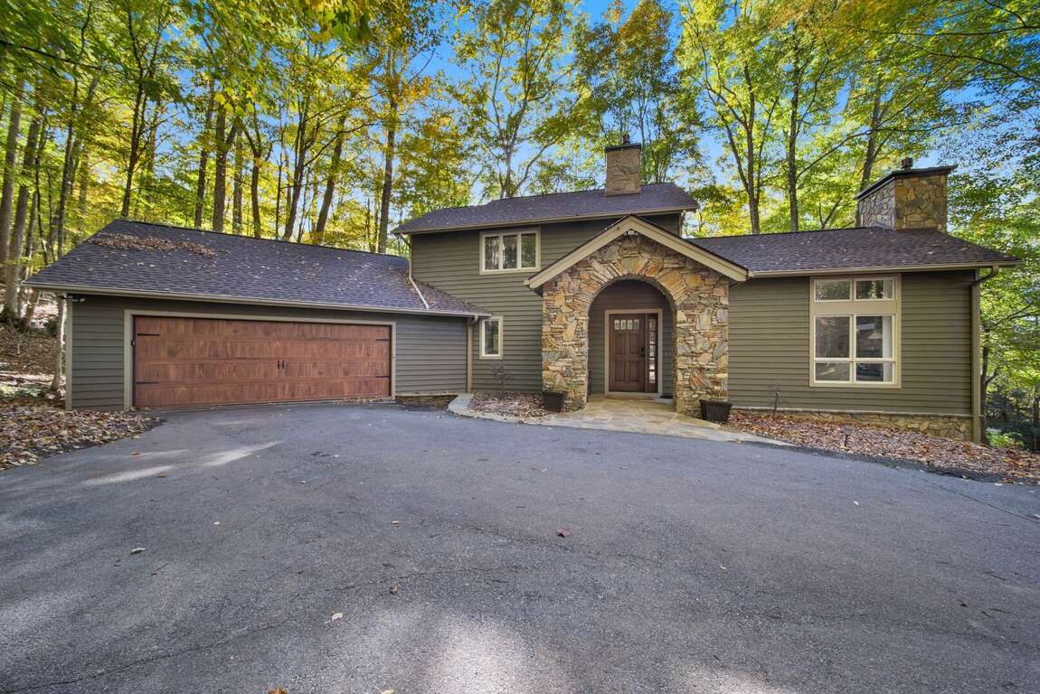 Enjoy an Elegant Stay at Boulder Den Enjoy an Elegant Stay at Boulder Den