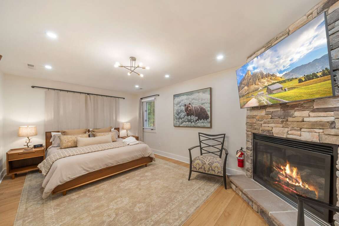 Upper Level Master Bedroom Upper Level Master Bedroom