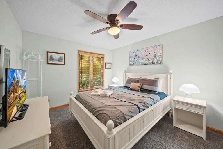 Middle Level Queen Bedroom