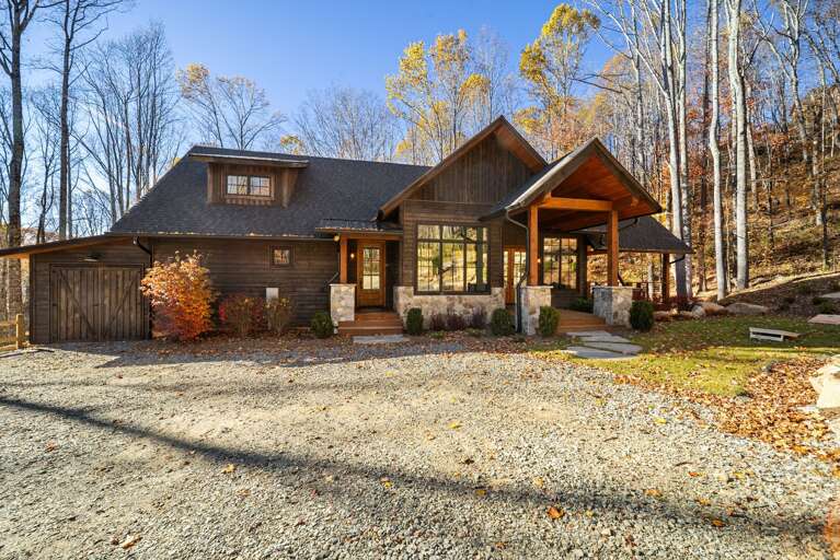 Front Entrance to Highland Lodge at Eagles Nest