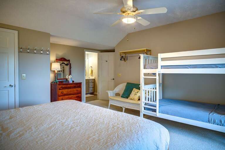 King Bed, Twin-Over-Twin Bunk Bed and Ensuite Bathroom