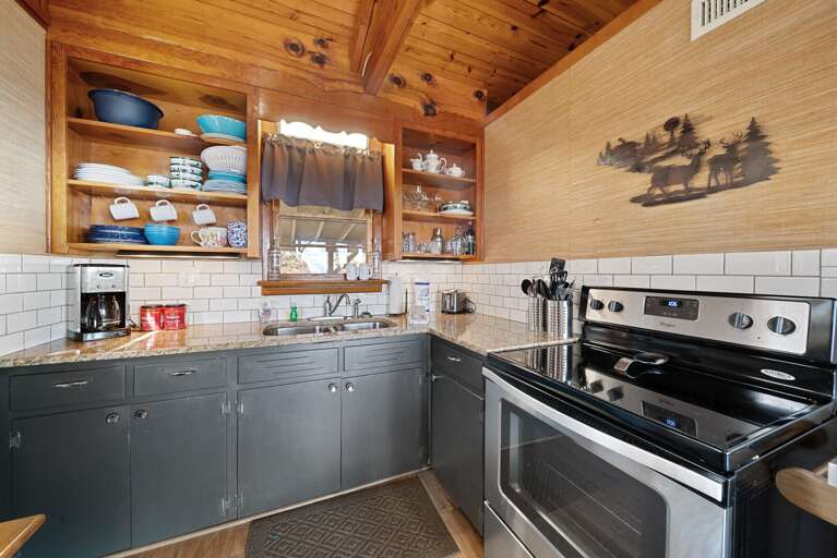 Ceramic Stove Top - Please Note - There is no Dishwasher