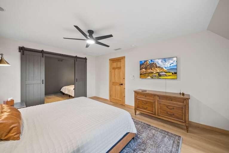 TV and Twin Sleeping Nook in the King Bedroom