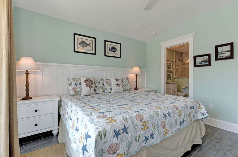 2nd-floor king bedroom with en suite