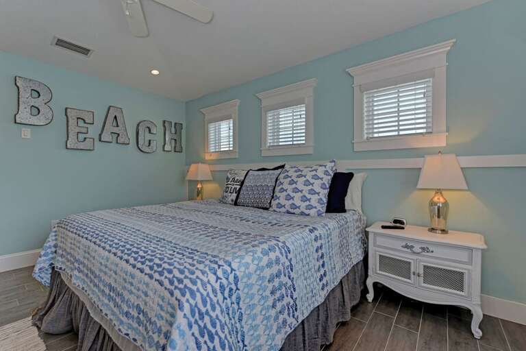 Top floor king bedroom