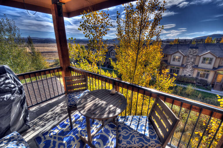 Bear Hollow Lodges 3307: Private balcony with seating and BBQ grill