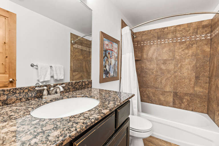 Bear Hollow Lodges 3401: Shared bath - Tub/Shower Combo