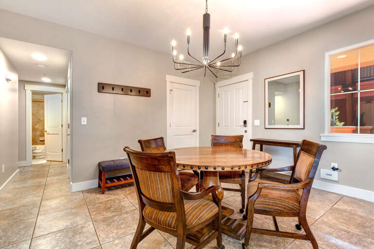 Bear Hollow Lodges 4209: Enter into this beautiful condo and get prepared for your adventures.