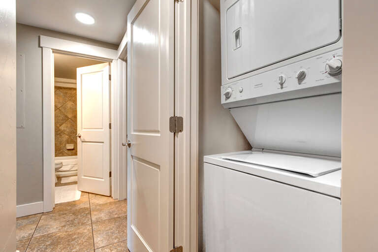 Bear Hollow Lodges 4209: Full sized washer and dryer in the unit gives easy access and cleanup after a day on the mountain.