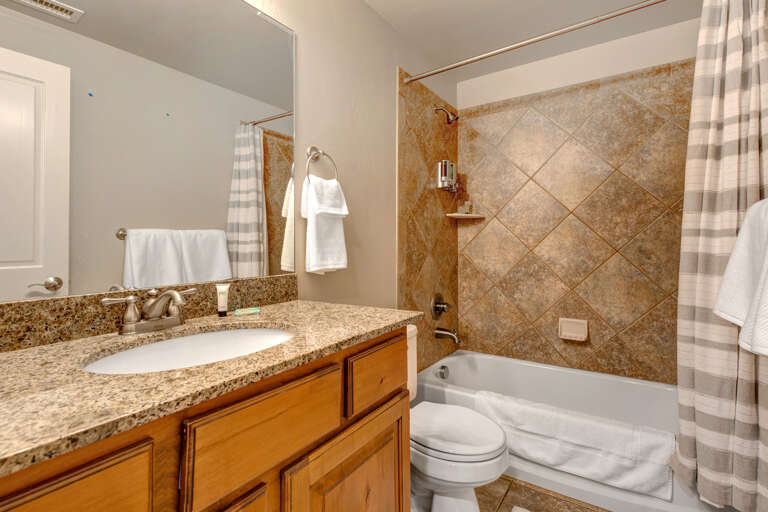 Bear Hollow Lodges 4209: The large, shared bathroom with a single sink/vanity and a combination tub/shower is steps down the hall from the second and third bedrooms.