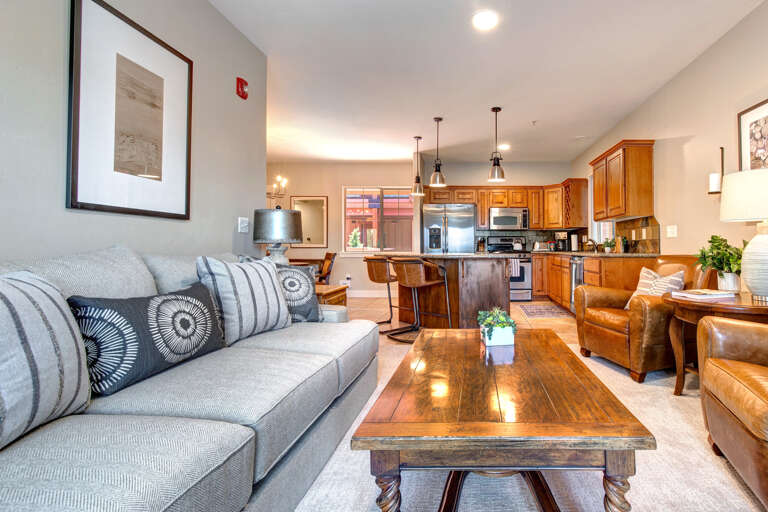 Bear Hollow Lodges 4209: The living room is the perfect place with a large gas fireplace, plenty of seating, a Queen-sized sleeper sofa and a large HD Smart TV with DirecTV satellite television.