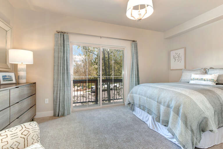 Bear Hollow Lodges 4209: The master bedroom has a Queen-sized bed and en suite full bathroom with large windows with beautiful views.