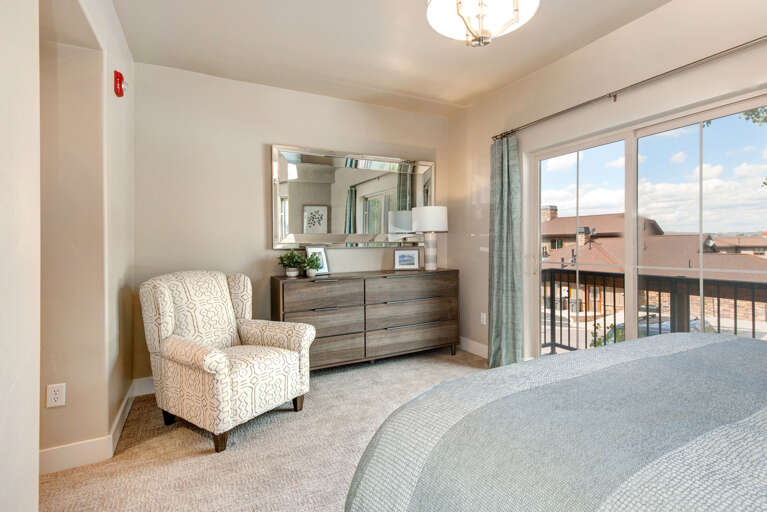 Bear Hollow Lodges 4209: The master bedroom seating area along with a Queen-sized bed and beautiful views.