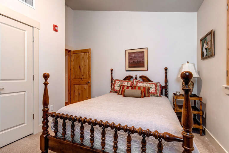 Bear Hollow Lodges 4403: The comfort of a Queen bed is inviting when it is time to rest up for your next day. Bear Hollow Lodges 4403: The comfort of a Queen bed is inviting when it is time to rest up for your next day.