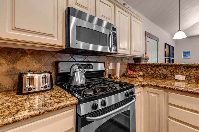 Bear Hollow Lodges 4403: Modern stainless steel appliances appoint this kitchen. Bear Hollow Lodges 4403: Modern stainless steel appliances appoint this kitchen.