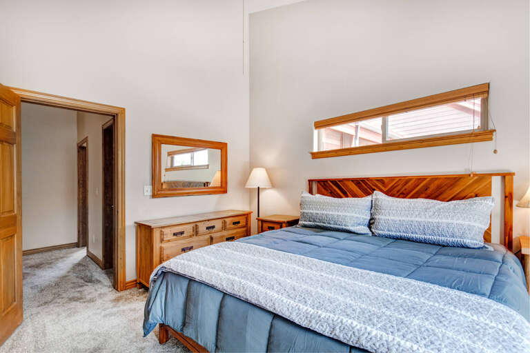 Bear Hollow Lodges 5474: Upstairs primary King Bedroom