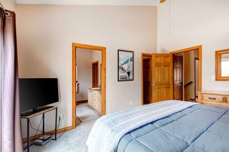 Bear Hollow Lodges 5474: Upstairs primary King Bedroom