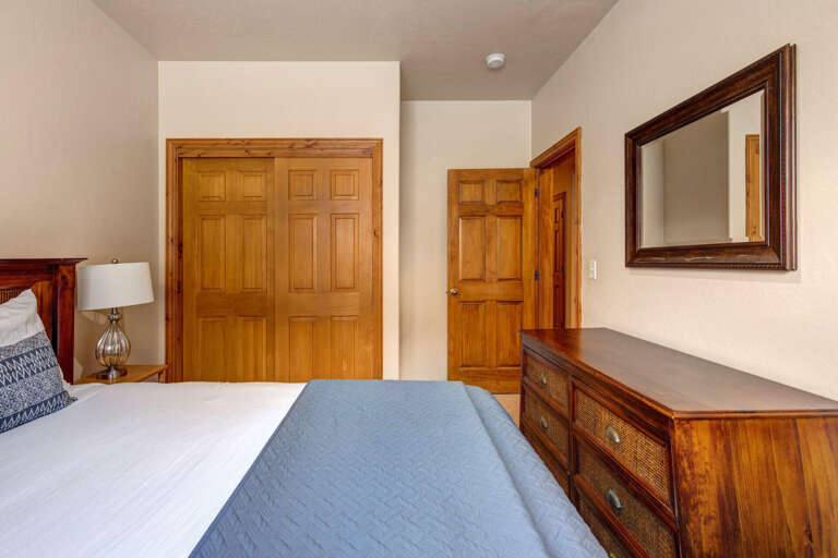 Bear Hollow Village 5478: Lower level bedroom with Queen-sized bed and shared bathroom