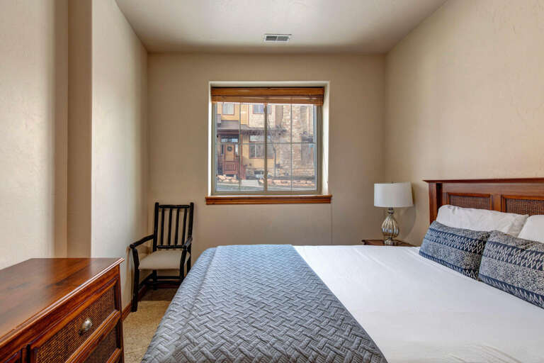 Bear Hollow Village 5478: Lower level bedroom with Queen-sized bed and shared bathroom