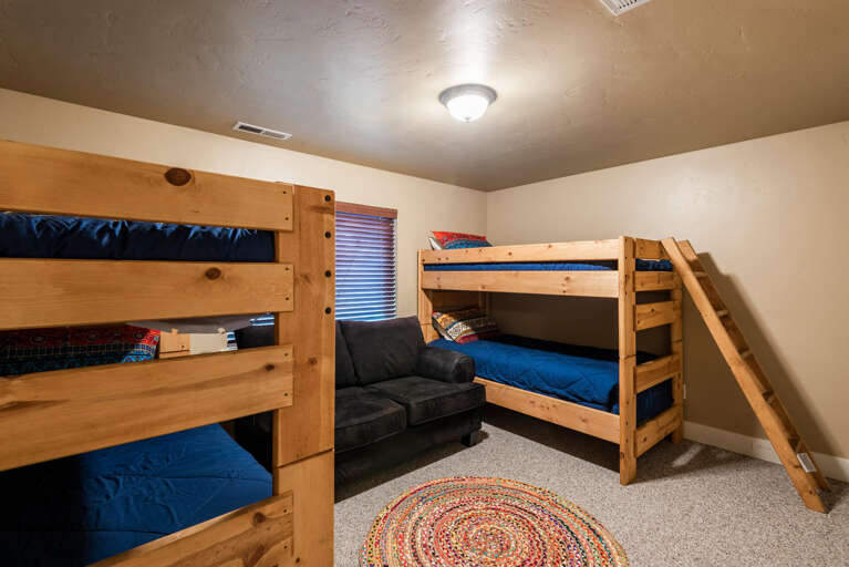 Bear Hollow 5557: Bunk room: Cozy space with two bunk beds and a sofa. Bear Hollow 5557: Bunk room: Cozy space with two bunk beds and a sofa.