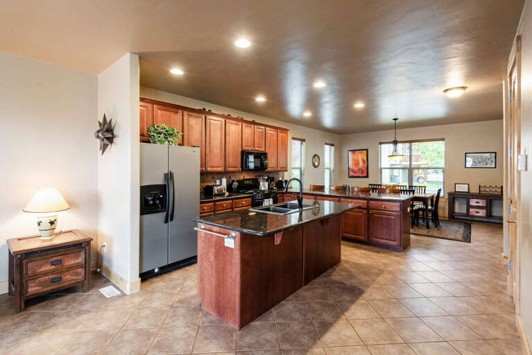 Bear Hollow 5557: Modern appliances and ample storage in sleek kitchen design. Bear Hollow 5557: Modern appliances and ample storage in sleek kitchen design.