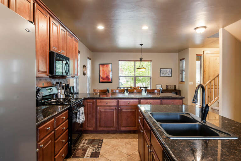 Bear Hollow 5557: Modern appliances and ample storage in sleek kitchen design. Bear Hollow 5557: Modern appliances and ample storage in sleek kitchen design.