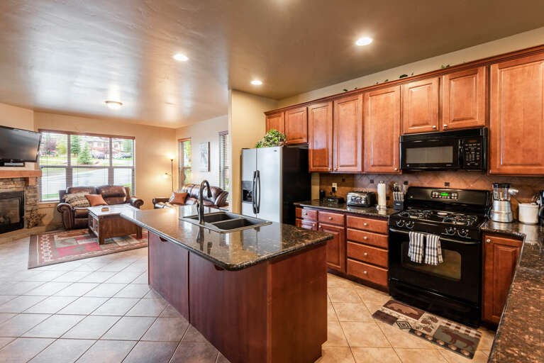 Bear Hollow 5557: Modern appliances and ample storage in sleek kitchen design. Bear Hollow 5557: Modern appliances and ample storage in sleek kitchen design.