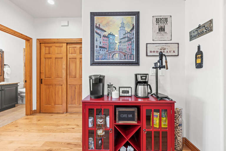 Bear Hollow Village 5534: Main level coffee and wine bar