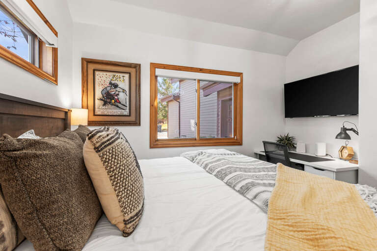 Bear Hollow Village 5534: Main level King bedroom with desk and TV