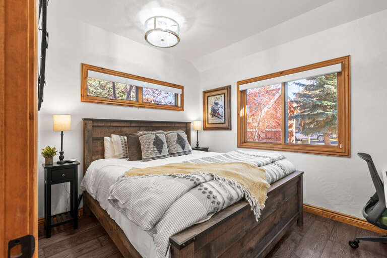 Bear Hollow Village 5534: Main level King bedroom with desk and TV