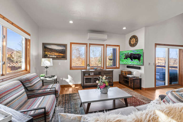 Bear Hollow Village 5534: Main level living room