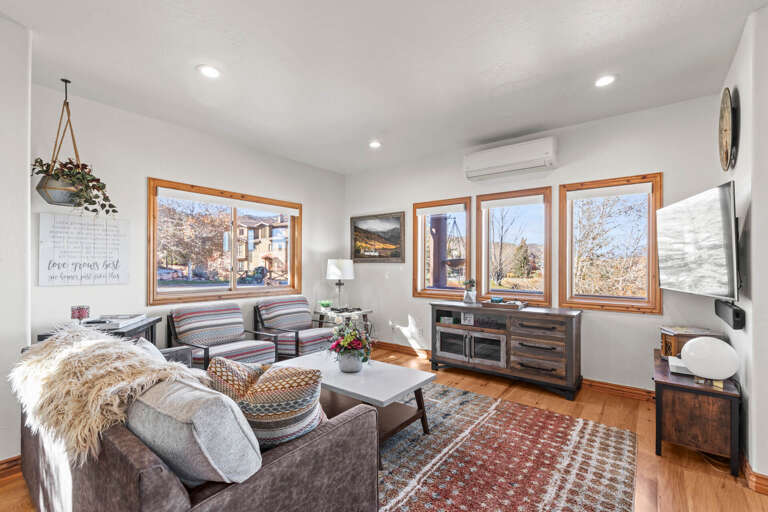 Bear Hollow Village 5534: Main level living room