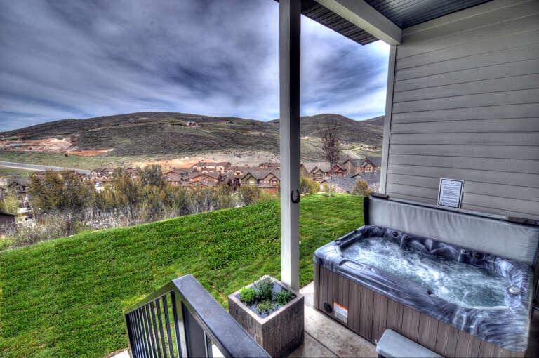 Jordanelle Estates 13299: Outdoor Hot Tub: 