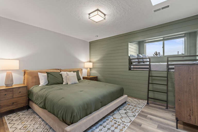 Prospector Lodge 536: Second bedroom with King bed and full-size loft bed.